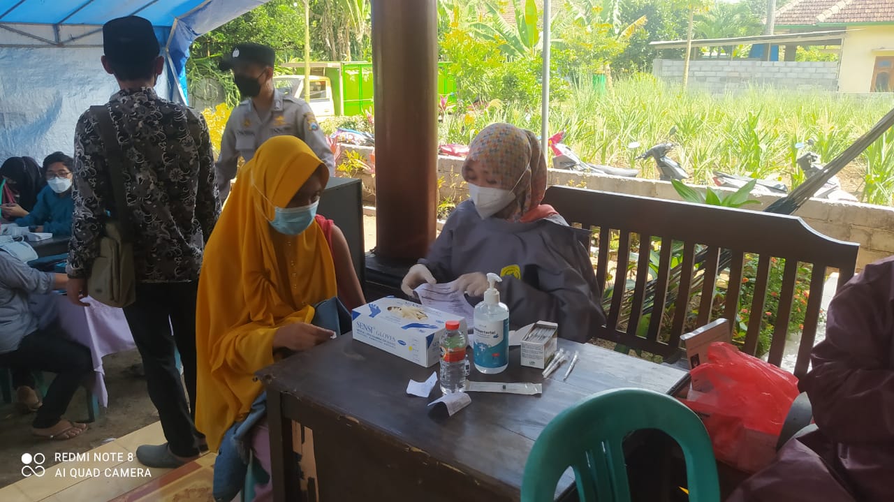 Vaksinasi di Sumber Wangi (2)